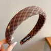 2026 Nuevo Estilo Diadema de Mujer Plisada de Ala Ancha Sensación de Alta Gama Cubre la Parte Superior del Cráneo Hace que la Cara se Vea Más Pequeña Cubre la Raya del Cabello Pinza para el Cabello Accesorio para el Cabello