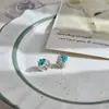 Aretes florales de botón hechos a mano con cuentas de burbujas azul claro, aretes versátiles de estilo japonés suave