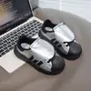 Tênis Infantil com Biqueira de Concha Tênis de Estudante Novo Estilo Primavera e Outono 2026 Sapatos Casuais para Meninos Tênis Modernos para Meninas com Solado Macio