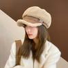Sombrero Nuevo Otoño e Invierno Versión Coreana 2026 para Mujer, Lana de Cordero Sintética, Etiqueta de Cuero de Moda, Sombrero Octagonal, Gorra Tipo Pato Cálida y a Prueba de Frío de Invierno