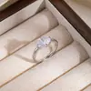 Anillo de Zirconia Nuevo Forma de Gota para Mujer Anillo con Colgante Triángulo Geométrico Lujo Ligero Estilo Frío Anillo para Dedo Índice de Celebridad de Internet Yi