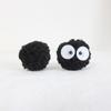 Estilo Japonés Creativo Estúpido Bola Pequeña de Carbón Peluche Broche Bola Pequeña Negra Negro Carbón Muñeco Bolsas Accesorios Ropa Accesorios Accesorios