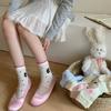 Nuevos calcetines de malla para primavera y verano de tubo puro de viento para mujer calcetines finos de rizo de viento coreano calcetines de dibujos animados Zhuji venta al por mayor