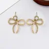Pendientes de Botón de Perla y Lazo Elegantes de Moda Tongle Diseño de Nicho Cadena Triple Incrustada de Diamantes Pendientes Elegantes Venta al por Mayor