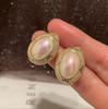 Pendientes retro vintage de la época medieval, de entrada de nicho, de lujo, de alta gama, de moda, estilo cortesano, elegantes pendientes de perlas.