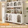 Aparador integrado de pared estilo crema de madera natural para cocina y comedor del hogar, gabinete de almacenamiento para espacios pequeños