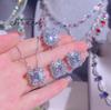 Moda Lujo Ligero Versátil Pendientes de Botón Diamante Cuadrado Tesoro Colorido Juego de Anillo Colgante Tesoro Azul Marino Incrustado para Mujeres