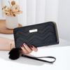 Cartera de doble capa con bola de pelo sencilla y bordada con tarjetero largo y doble cremallera