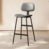 Bancos altos de bar modernos minimalistas com encostos de ferro, bancos altos para uso doméstico, bancos de bar de couro estilo luxo leve