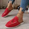 Chinelos estilo europeu e americano, novas mules fechadas sem cadarço femininas para outono de 2026 para uso externo, sapatos casuais slip-on