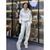Moda deportiva famosa en Internet con traje otoño e invierno nuevo cuello semiabierto suéter de punto lechoso fufu conjunto de dos piezas ropa de mujer