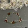 Pulseira de alta qualidade V Gold trevo de quatro folhas cinco flores para mulheres, banhada a ouro rosa amarelo 18k, com diamantes cortados a laser nas cores vermelho, azul e roxo, exalando um senso de luxo