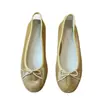 Sapatilhas francesas com laço de lantejoulas para mulheres, novo estilo 2026, sapatilhas de balé baixas com solas macias, sapatos femininos para calçar sem cadarço