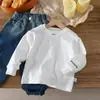 Camiseta Infantil Primavera e Outono Estilo Veludo Alemão Nova Estampada Manga Longa Solta Letra Base Menina Menino Top