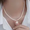 Colar de Pérolas Camélia Estilo Francês para Mulheres, Pequena Corrente Clavicular Inspirada em Chanel de Luxo Leve, Design de Nicho, Acessório com Senso de Elegância