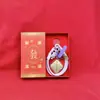 Regalo de Moda Paz y Alegría Llavero para Teléfono Móvil Colgante para Bolso Dibujo Animado Joyería Creativa Set de Caja de Regalo de Gama Alta