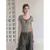 Tiro real Raya contrastante Cuello en V Falso dos piezas Hombro normal Manga corta Camiseta de mujer Verano Sentido del diseño Nicho Ajustado Top