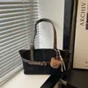 Bolsa de Grande Capacidade para Mulheres, Versátil para Outono e Inverno, Novo Estilo 2025, Bolsa de Ombro Simples, Tendência Este Ano, Bolsa Tote Texturizada para o Dia a Dia