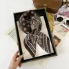 Pañuelo cuadrado marrón estilo Maillard para mujer, nuevo modelo otoño 2026, elegante y versátil, se puede usar como accesorio decorativo para el cabello o bufanda para el cuello, venta al por mayor