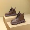 Novas Botas Femininas de Plataforma Retro com Solado Grosso para Outono/Inverno 2025, Botas de Algodão com Cadarço, Bico Redondo, Solado Plano, Tendência
