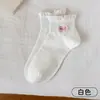 Calcetines de Algodón Delgados Estilo Coreano Gris con Flor de Perla para Mujer, Estilo Primavera, Transpirables de Media Pantorrilla, Cómodos y Transpirables Sin Apretar los Pies