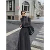 Estilo Casual Minimalista con un Abrigo, Vestido Largo Negro de Cuello Semi Alto para Mujer, Vestido de Terciopelo con Mangas Largas, Estilo Línea A, Nuevo para Otoño e Invierno