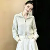 Diseño estilo coreano con rayas de colores contrastantes, elegante suéter de manga larga con cremallera para mujer, top versátil chic con cuello alto Otoño 2026