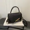 Bolsa de Mão Quadrada Pequena de Moda Nicho Estilo Coreano para Mulheres 2026 Novo Modelo Bolsa de Ombro Artística da Moda Bolsa Transversal Estilosa