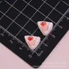 Rebanada de Pastel Triángulo Simulación Accesorios de Resina Pegamento de Crema Llavero DIY Funda de Teléfono Hecha a Mano Adorno de Escritorio