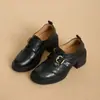 Versão em Couro Macio~Fivela de Cinto Retrô Mocassins de Corte Profundo, Novo Estilo de Primavera Estilo Comutador Britânico Salto Grosso Slip-On Sapatos de Couro