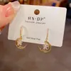 Pendientes de Moda S925 Plata de Ley Estilo Coreano y Japonés con Incrustaciones de Diamantes de Estrella y Luna para Mujer, Pendientes Elegantes de Lujo Ligero Dulces Versátiles Venta al por Mayor