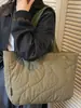 Bolsa Tote Matelassê Leve e Simples Bolsa de Grande Capacidade Nova Moda Inverno 2025 Bolsa de Mão Bolsa Casual Feminina