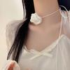 Collar ligero de lujo con diseño de nicho de alta calidad con flor de rosa blanca, cadena para clavícula, decoración para el cuello, accesorios personalizados para mujer.