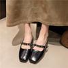 Moda Corrente de Salto Bloco Sapatos de Salto Único Baixo Corrente com Saia Meia-Pantufa Retrô Roupa Feminina Nova Primavera e Verão 2025