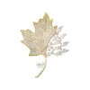 Moderna Broche de Hoja de Arce Otoño Dorado, Broche de Perlas de Lujo Ligero Estilo Francés de Alta Gama, Broche Elegante y Gracioso para Abrigos de Mujer