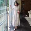 Vestido de renda bordada com mangas compridas estilo francês para mulheres, nova coleção outono 2026, elegante vestido de noite com gola elaborada, vestido longo na cor damasco