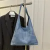 Bolso tote de mezclilla de estilo retro, moderno y de gran capacidad para mujer, adecuado para uso casual, para ir al trabajo y como bolso de hombro.