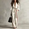 Conjunto de duas peças transfronteiriço europeu e americano: Blusa de gola V com acabamento em cor contrastante, mangas três quartos e detalhe de amarração, combinada com calça longa de perna larga, elegante para o trajeto diário das mulheres