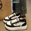 Sapatos Brancos de Couro Genuíno com Solado Grosso para Mulheres, Novos Tênis Versáteis Primavera 2026, Sapatos Esportivos Casuais para Estudantes, Sapatos Baixos Femininos