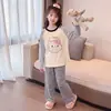 Roupa de casa de manga comprida para meninos, estilo algodão, para primavera e outono, adequada para crianças mais velhas, meninas e meninos, com estampas fofas para combinar com os pais e filhos, e um conjunto de pijama
