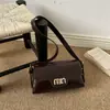 Nuevo bolso vintage de axila para principios de otoño de 2026, moderno bolso de axila de un solo hombro para mujer, bolso cuadrado pequeño de alta gama para el día a día, bolsos de mujer al por mayor