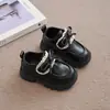 Zapatos de Cuero para Niñas 2025 Otoño Nueva Moda Infantil Suela Suave Versátiles Zapatos de una Sola Pieza Estilo Princesa Mocasines Británicos para Niña