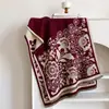 Lenço xale jacquard artístico vintage dupla face, cashmere sintético com franjas nas bordas, perfeito para combinar com casacos no outono e inverno para um visual estiloso