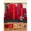 Novo conjunto de decoração de casamento estilo chinês para hotel com fundo de cortina vermelha, conjunto de decoração para quarto de casamento e noivado, roupão de boas-vindas para sessões de fotos