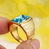 Anillos de titanio con patrón retro dorado y piedras preciosas para hombre y mujer, al por mayor del fabricante, personalizados, disponibles en seis colores