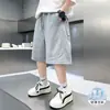 Shorts Finos de Verão 2026 para Meninos Moda Infantil Calça de Tricô Solta Comprimento do Joelho Versátil Tendência
