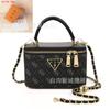 Bolsa de Mão Feminina Popular Estilo Vintage Europeu e Americano 2025 Nova Moda Cor Sólida Versátil Bolsa de Mão com Corrente Bolsa Transversal