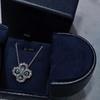 Collar de trébol ligero de lujo con nicho lleno de diamantes azul marino, cadena de clavícula con tesoro, collar de estilo frío 2023 nuevo para mujer