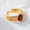 Anillo Abierto de Lujo Ligero Retro con Piedra Roja del Sur, Aleación de Cobre con Galvanoplastia de Oro Real, Acabado Cepillado, Anillo Ajustable para Dedo Índice, Realza el Cutis
