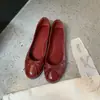 Versão em Pele de Ovelha ~ Estilo Igual ao da Mãe Uva Nicho Clássico Cera de Óleo Bico Redondo Pequeno Laço Sapatos de Salto para o Dia a Dia para Mulheres